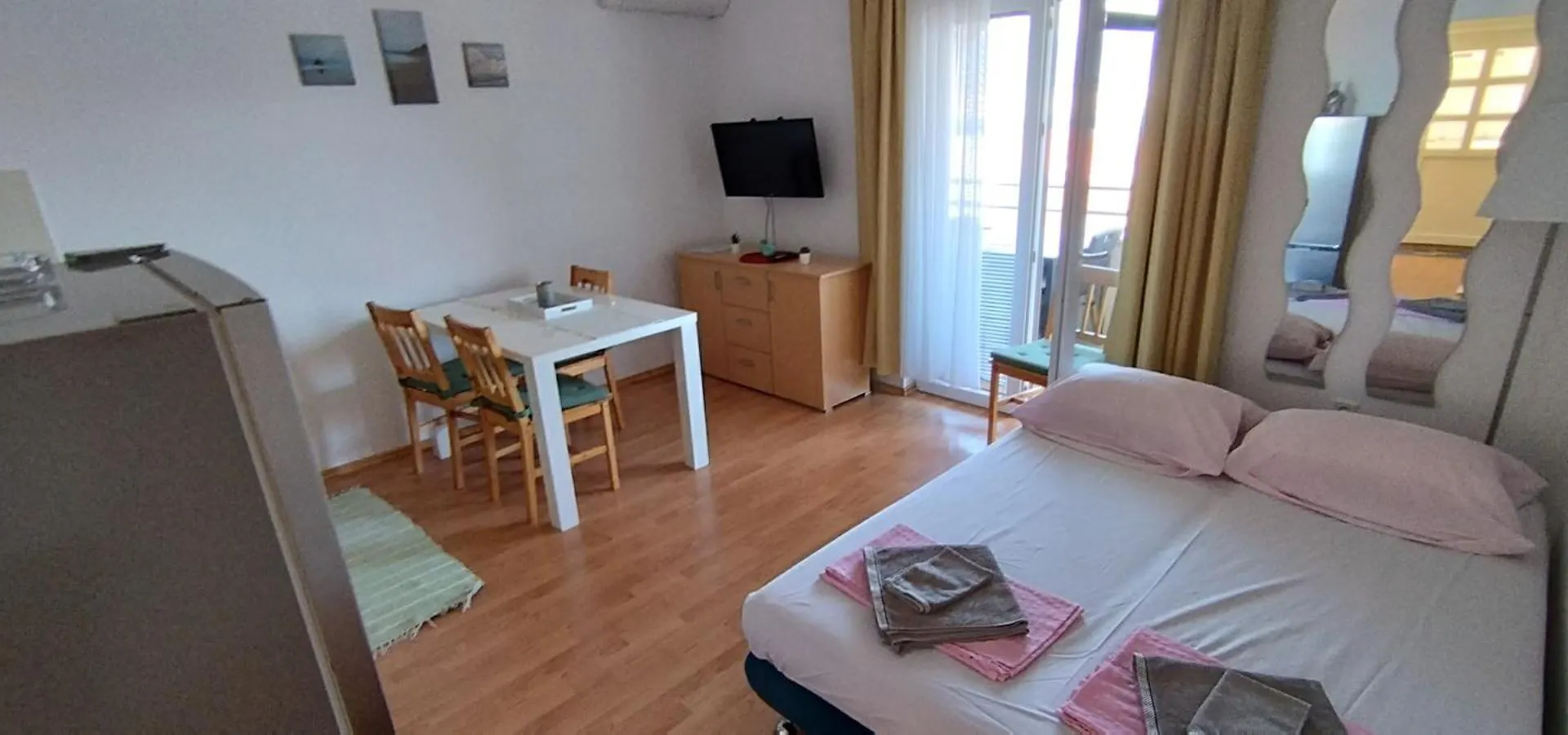 Apartmani Izvor 파그 아파트